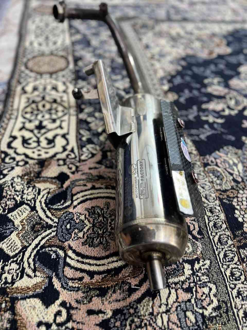 سلام عليكم غراض اللبيع كله اصلي شيال اوً صينيه
صالنصه ام لأخطبوط لأصليه بيه واقيه كاربون ألياف حقيقي  كلوه  مختمه اوً بخدمت الشراي. رقميي *********** ❤️
