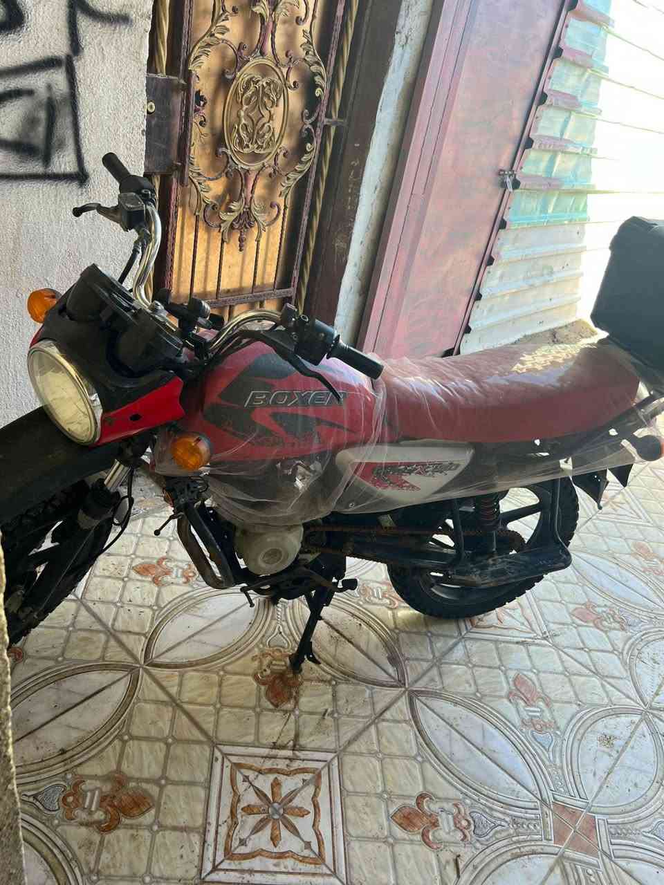 بوكسر ٢٢
مفتوه المحرك
رقم تحويل ثاني يوم 
قفل من الاخير مليون 
مكاني بصره *********** 
٩٩٩ ما ابيع 
رجاءً لمو شراي لا يخابر
