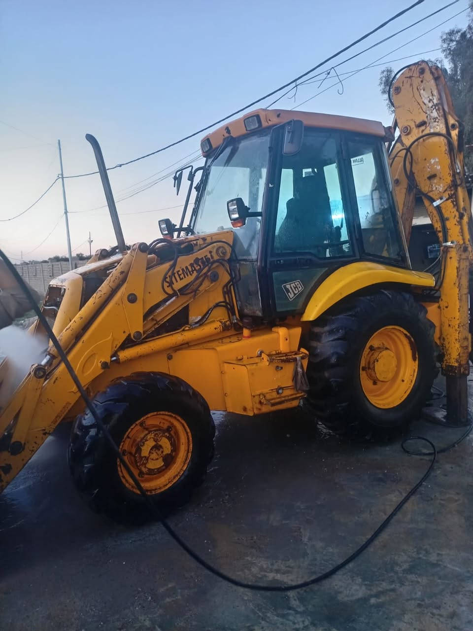 سلام عليكم جي سي بي موديل 99 فول مواصفات
سلايت مكص كير اوتماتيك 
كير محرك كهربائيات جكات حركات مضخه نشاط جيد جداً 
لأليه جاهزه للشغل ما بيها نقص رقم كاتي دهوك دخول قديم
الشرعي موجود بدهوك منفيس كامل السعر 115 وبيها مجال
للاستفسار ‭0788 276 7006‬
