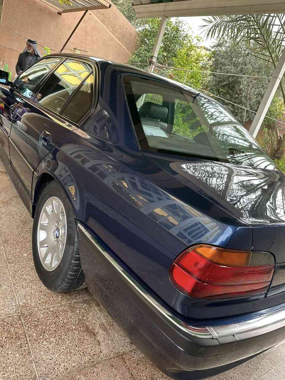 السلام عليكم عندي سياره بيم موديل ١٩٩٩ شكل  مكفوله من الظربه مصبوغه عام لجماليه محرك سته سلندر سياره خير من الله ماناقصه اي شي موصفات الكاسحه مكاني بغداد رقمي *********** السعر ٩٠ وبيه مجال قليل
