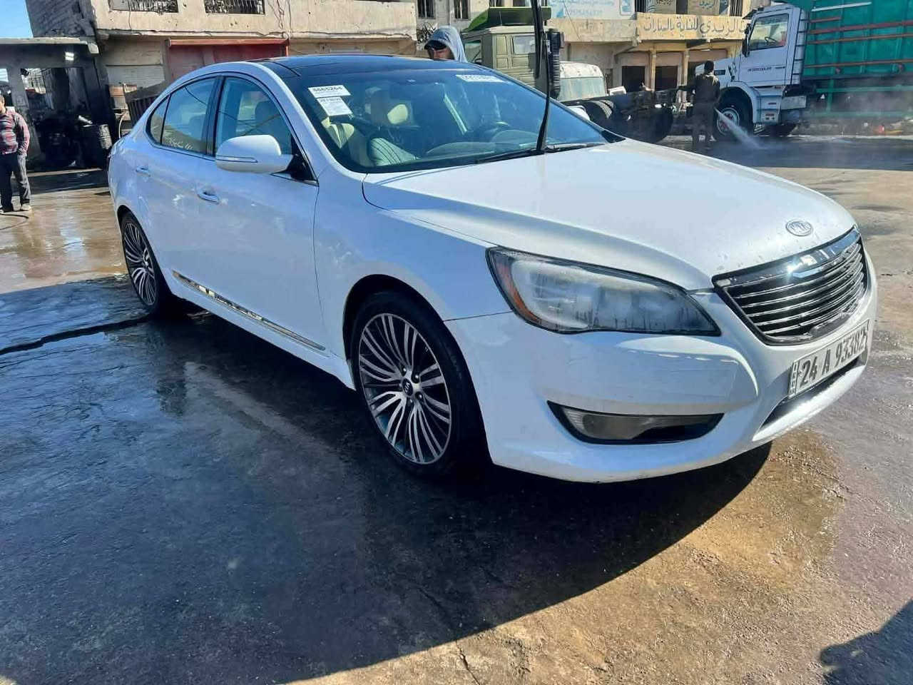 مواصفاتها :
لمتد Vip ملكي 
بانوراما فتحتين 
محرك 3500 
ويل كب 17 
نظام ترحيب خارجي وداخلي ودشبول 
لد بلادي دشبول وابواب 
سستم بلادي انفينتي فول 12 سماعة وبلوتوث 6 اقراص 
بصمة 5 بصمات مع الصندوق 
تحكم ستيرن جهتين 
كروز سرعة قفل 
لايت عالي ناصي زنون 
اضائة داخلية تحت الاقدام بلادية 
تبريد قطعتين 
بردات خلفية بلادية وبرادات ابواب خلفية 
كشنات كهربائية امامية مع خزن ميموري وضع الجلوس
كشن السائق والستيرن نظام ترحيب عند الجلوس 
نظام ترحيب عند الترقب من السيارة 
اشارة بلمري 
شفط المري مع نزول المري عند الرجوع الى الخلف وضع الامان 
حساسات خلفية بلادية 
كامرة خلفية بلادية 
ضرر جاملق خلفي خلف السائق 
كير اوتماتيك مع كير عادي
بيع او مراوس 
السعر 120 قفل 

 العنوان موصل حي العربي 
***********
