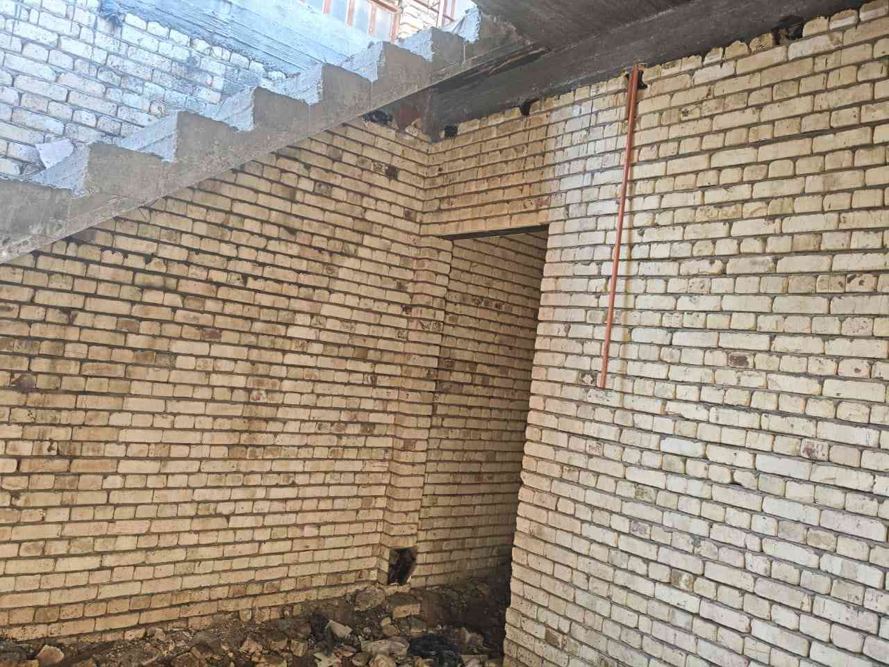 #هيكل_للبيع #منطقة36
#السماوة
المساحة 125/م 
وجهه 6.25 نزال 20 
هيكل مسقف للبيع 
غرفة 5 × 6  + صحيات داخلي وخارجي +مطبخ + استقبال و صالة رقم العقار 1507
السعر 77 مليون مع مجال حر غير مطلوب 
للاستفسار اكثر الاتصال على مكتب البلاد للعقارات في السماوة 
*********** 
.
