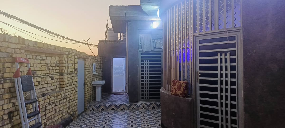 بيت 200مترطابوزراعي 25بناء جناي درجه اولى صب فوك جوطابوك غرفتين صاله 7/5ستقبال8/4كراج شارع رئيسي 10مترالحولي عمود17مقابيل مجمع البوابه 100مترعن الشارع الحولي قريب سوق الجمعه قريب عن الامام علي مرقم مشمول بالتطويب السعر65م الرقم ***********
