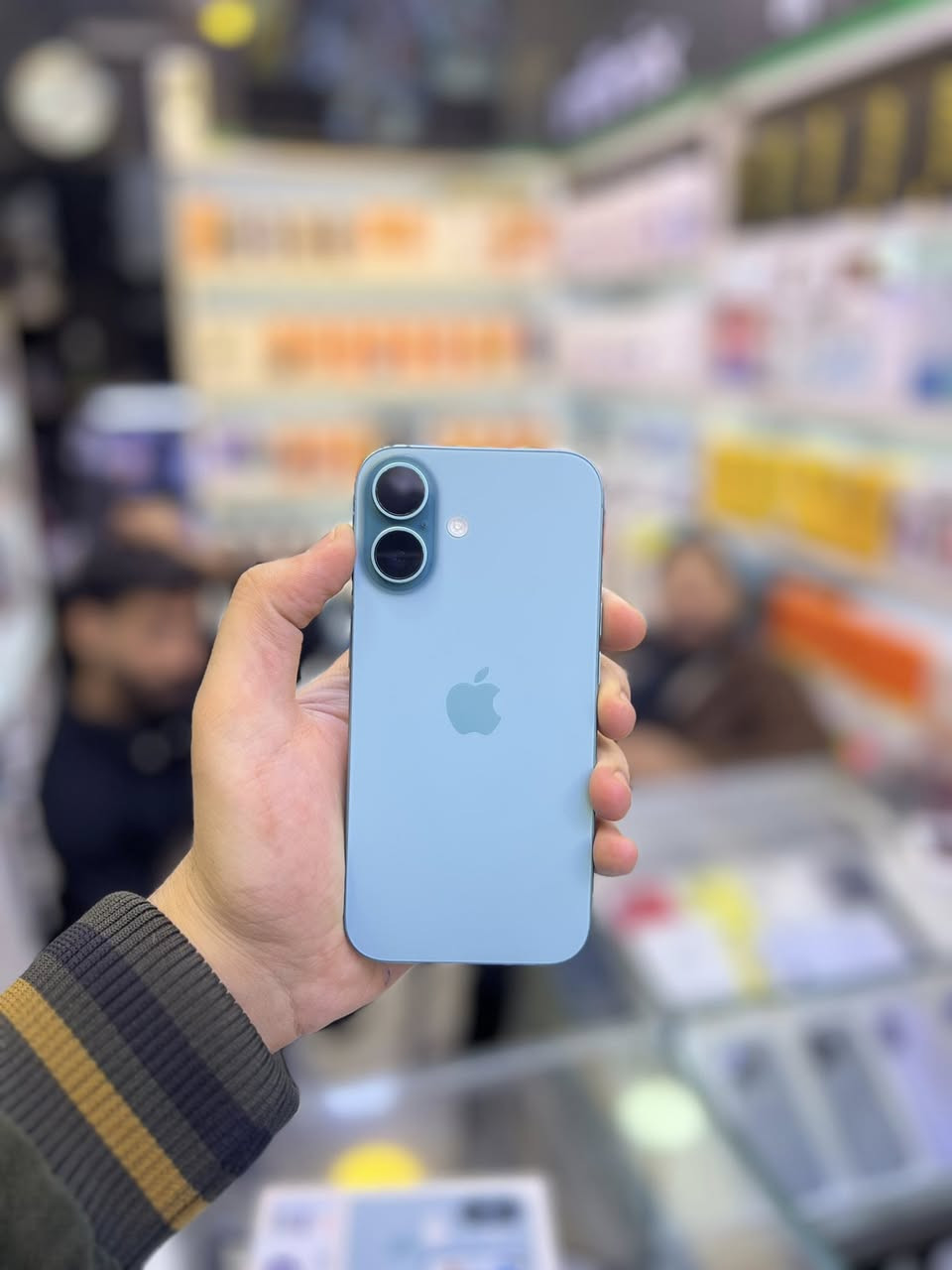 ايفون ١٦ عادي📱 ذاكره ١٢٨ و بطاريته ١٠٠٪؜ مشحون ١٢٥ مرة 
الجهاز نظافته مية بالمية✅✅✅
ملحقاته كاملة مع ضمان🔥
السعر ٩٠٠ ألف 🔥
العنوان بغداد / البياع / شارع عشرين / قرب قاهر الاسعار 
للاستفسار على الرقم ***********

       https://t.me/phonestorehh كلشي موجود بالقناة
