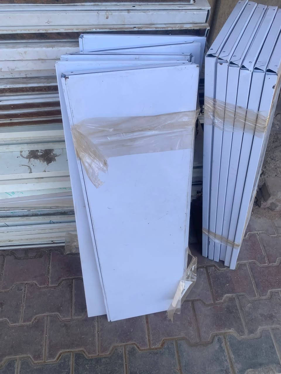 السلام عليكم رفوف للبيع عنواني الطبر
22 رف العرض ماله 20 سم
سعر القطعه 5 الاف
وهذا رقم راعيهن ***********
وهذا الواتساب ***********
