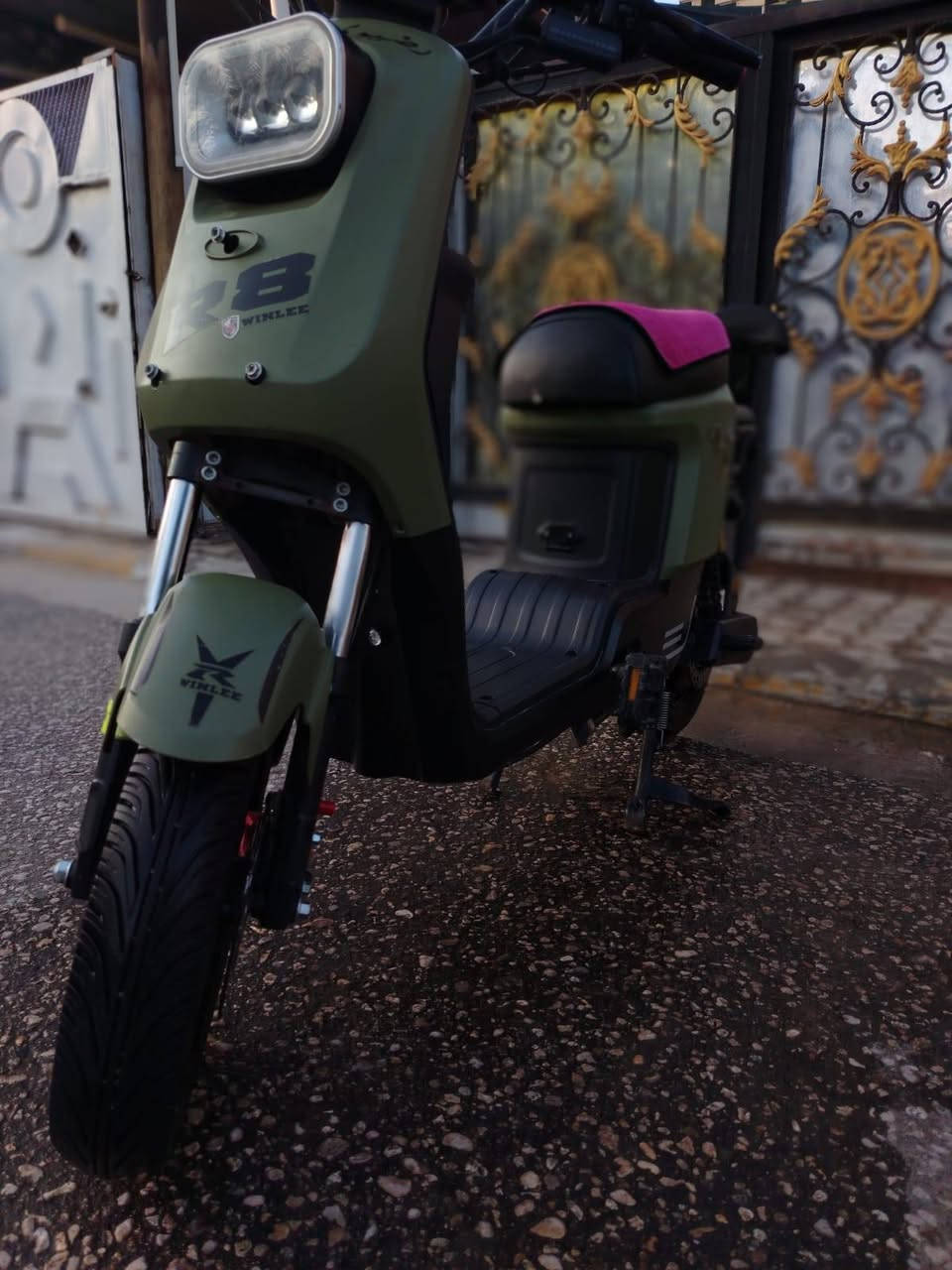 للبيع شحن R8 ستوني مبدل بطاريات جدد ما نقص شي ما صار هواي من أخذته نجف تصال ***********٩
