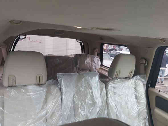 اكسبديشن بتره  سليمانيه هزه براد سنويه كامله جديده سنويه ٢٨ هزه براد ٢٦ شركه نيفا خليجي بيه بالعراق جاملخ ايمن وبنيد بدون داخل صبغ  والباقي مكفول داخل بيجي مديل ٢٠١٢محرك ٥٤٠٠ لوك كير اكسل صدر امامي خلفي تبريد ٣ قطع بريك سكليتر كهرباء كرسي السائق كهرباء  والحمد لله السياره كله كامله .
السعر ١٤٠ ورقه 
مكان السياره الدوره حي الصحه 
     ***********
