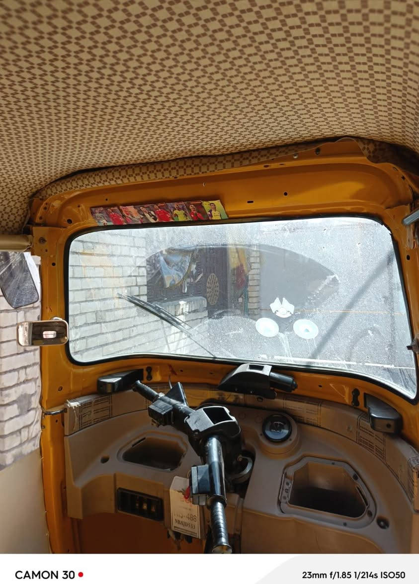 سلام عليكم تكتك لبيع موديل 19
رقم كربلاء أنكليزي 19 سنويه بسمي مكفوله كفاله عامه ما عده دوس تخم تاير جديد محرك خير من الله نقصه بس كبريتر فقط 
سبير جك كامل كهربائيات كله شغاله قماجي كله جديد لايت زنون 
العنوان بغداد *********** تكتك صاله عدي 4 سنوات عله أيدي جاهزه
