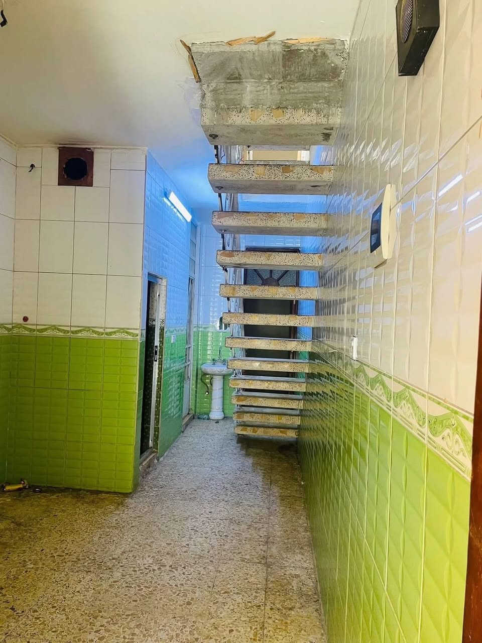 مشتمل 57م للبيع
يا الله
مشتمل للبيع في منطقة الشعب حي التجار الثانية الي مقابل كلية الامام الكاظم ع/ شارع اسواق عبدالرحمن/ شارع عريض١٥
المساحة ٥٧ متر
واجه ٣ متر
نزال ١٩ متر
يحتوي على صالة خطار ومطبخ ومنور وخدمات بكل طابق وثلاث غرف نوم
السعر ١٥٥ مليون

للاستفسار
مكتب ارض الخيرات
***********
