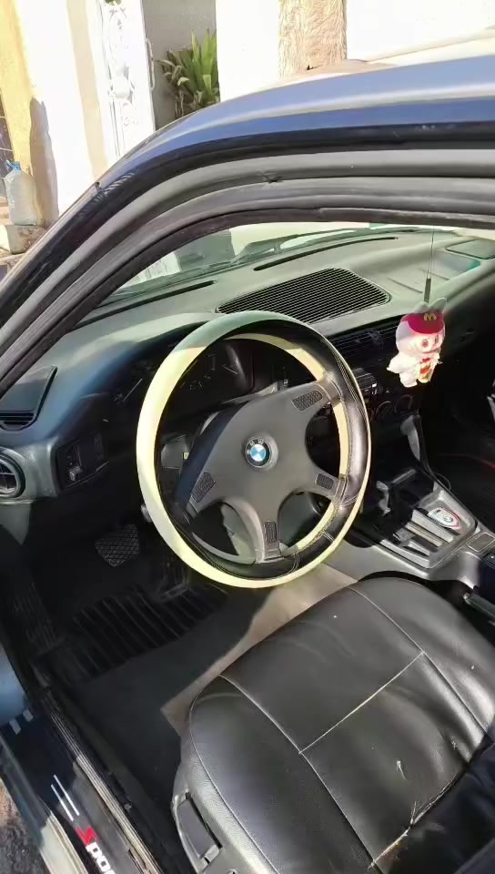 BMW موديل 91 لون نفطي 
رقم اربيل 

داخل اسود جلد 

فتحه سلايت 

محرك وكير بشرط 

صبغ عام للجماليه بدون ضريه  

مسوي ادامه كامله 

تبريد ويه سويج منضومه كامله جديد 

فيت بم جديد

راديتر جديد انسى شي اسمه حماوه

سياره ميحتاج ربع دينار

والسعر......64 وبي مجال♥️

عنوان: ديالى خانقين 

وتواصل فقط عله واتساب *********** مارد عله مكالمات والخاص مفتوح
