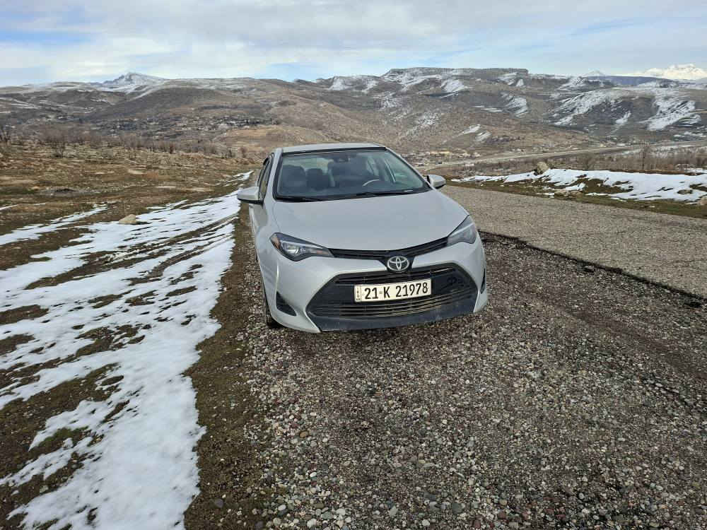 سلام عليكم 
تويوتا كورلا للبيع موديل ٢٠١٧ ماشية ٦١ الف ميل 
رقم وسنوية وهزة كلها جديد
سنوية بسمي بيها بطاقة بانزين 
كير محرك تبريد كلها شرط
بيها تبديل بابين بلاد نفس اللون وتبديل وصبغ جاملغ  خلف السكن بدون دواخل ايرباكات كلها سليمة 
سعر ١٣٣ 
*********** كركوك, العراق
