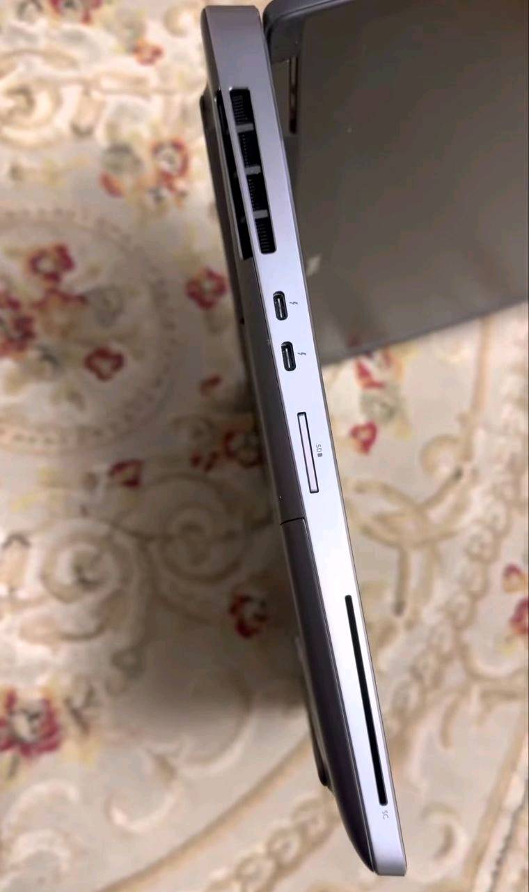 السلام عليكم  لابتوبDell للبيع نضافة  100%  
رامات 64GB  عملاق قابل الزيادة حتى 128GB

ذاكرة 1TB SSD NVME M2. Pcle4  سريعة جدا قابل للزيادة حتى 8TB

كارت شاشة داخلي وكارت شاشة خارجي 
NVIDIA RTX4000           8GB

Intel(R) Core(TM) i7-9750H

حجم الشاشة كبير 17.3
بطارية حجم كبير تصمد ساعات طويلة  

مناسب للمهندسين    والنمذجة الثلاثية والتصميم  والبرمجه.  والطلاب و الذكاء الصناعي بفضل الكارت عالي الاداء والرمات والألعاب مثل GTA5   وفيفا  و  دلتا  فورس  وببجي  وفورزه وهواي العاب والبثوث  والعمل باقصى الضروف لابتوب قوي كلش  نظام تبريد عالي الاداء 

انارة كيبورد ٫  بطارية تدوم وقت طويل جدا ٫ يحتوي على العديد من المنافذ٫  ويدعم الرامات الخارجية يمكن ربطه ب شاشة خارجية  أو بلازما   لان يحتوي على هيج منافذ  
اكرر نضافة 100%  جهاز مال بيت  استخدام دراسة 
مكان :بابل
سعر 750  سبب للبيع : محتاج قصد جامعة 
متواجد خاص  واتس اب ***********
 
 