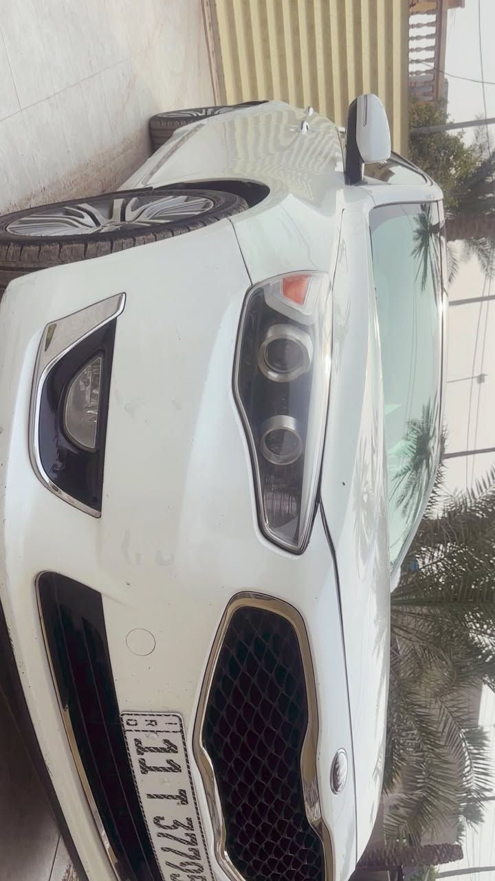 السلام عليكم
للبيع 

كيا كادنزا 2016 

وارد امريكي 

ماشيه 91 قابله للزياده 

سياره نضيفه جداً 

مكينه كير تبريد تدفئه تايرات صدر كله كفاله 

السياره ضررها صبغ جاملغ فقط 

وبيها بارد بسيط بالبيبان عكس السايق 

رقم دولي جديد سنويه هزه تحويل مباشر 

السعر 130 بيها مجال بسيط 

العنوان الضلوعيه الجبور 

***********
