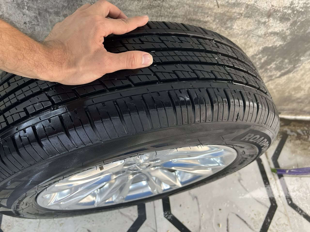 ويل مكسيكي اصلي شرط18 
جديد كلش شرط زيرو هو وتخم تاير 
مكفول من كلشي لا زلوغ ولا تصليح ولا عواج ولا اي شي 
جديد كلش كلش
لبيع او مراوس بويل 20 موزه فقط 
سعر 8$  مكاني البصره القرنه 
***********
