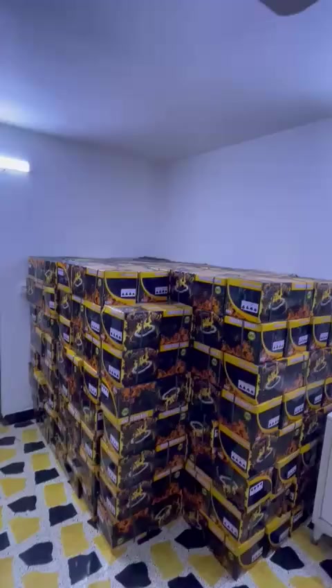 السلام عليكم فحم(( كوكو هيل )) جوده عاليه خوش فحاميه كارتون وزنه ١٠ كيلو وهذا فيديو توضيحي عندي ٢٠٠ كارتون 

سعر الكارتون جوه السوك(( ب١٧ الف دينار )) 

للتواصل ***********واتساب 

ملاحظه// توصيل عندي بس إلا تجي تشوف الفحاميه وتعجبك يله نتفق
