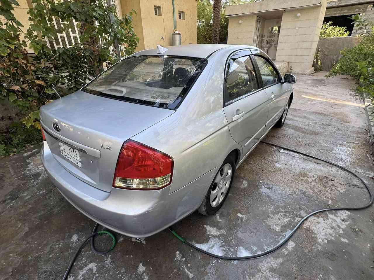 السلام عليكم اخوان سيراتو موديل ٩خليجي السياره كلش نضيفه محرك كير حداديه دواخل كهربئيات تخم تاير كله جديد مانقصها كلشي غير تبريد منقص غاز رقم كربلاء مميز وسنويه لل٢٩تحويل مباشر سياره صبغ جاملغ خلفي المكان كربلاء الحسينيه للستفسار اتصل ***********
