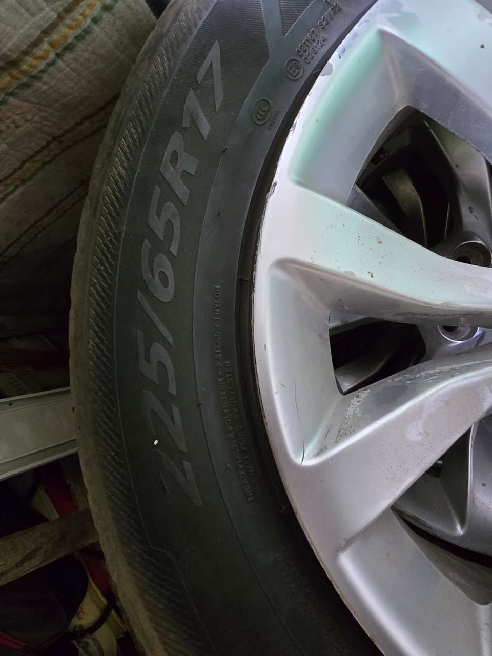 ويل اوباما كاملات هنه وتايراتهن نضافة 75‎%‎ قياس 17 ب4 ورقات بيهن مجال مكان البصره ***********
