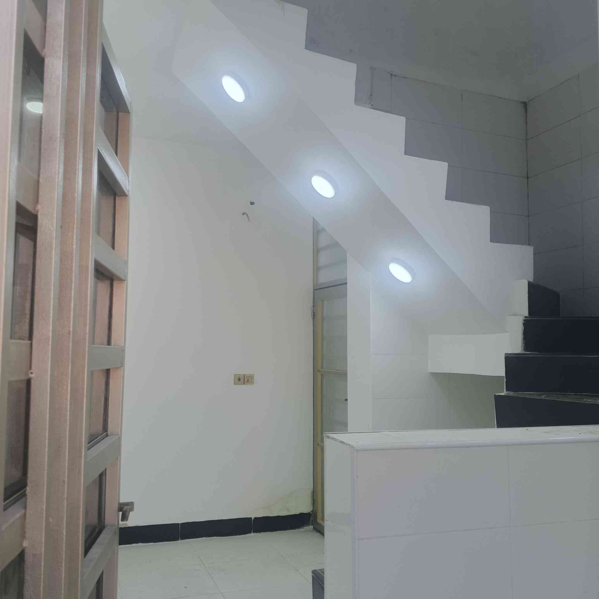 #_يوجد 50متر للبيع🤠
#_اوبسعر جداً مناسب24وبي مجال 💸💸
#_عنوان البيت نجف  قريت الغدير 🏛بشارع المطحنه عمود 282
#_للتواصل *********** جميع الخدمات متوفره شار 15 ماء كهرباء. مدارس ابتدائيه
