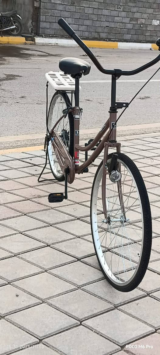 سلام عليكم باييسكل موديل 2022 الحجم 26 كامل غراضه موجوده كله اصلي سعره 130 و بي مجال للستفسار اتصل ***********
