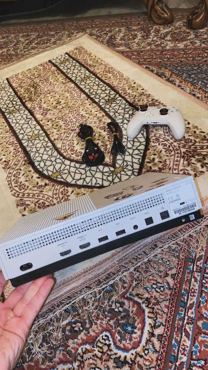 Xbox one s
السلام عليكم

جهاز اكس بوكس وان اس نص تيرا للبيع 

لوك ستيكر ممفتوح ولا مصلح جدًا نظيف 

ملحقات الاصليه جويستك 

وكيبل البور وكيبل الاج دي

موجود توصيل ومكاني تكريت

#السعر 155  

للتواصل على الخاص


**إذا كنت صاحب هذا الإعلان وتريد حذفه لأي سبب، رجاءا أرسل رسالة إلى الدعم الفني**