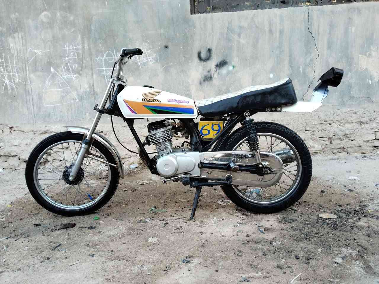 دراجه للبيع اربعه كير اوراق السعر550هاذا رقم راعيها***********
