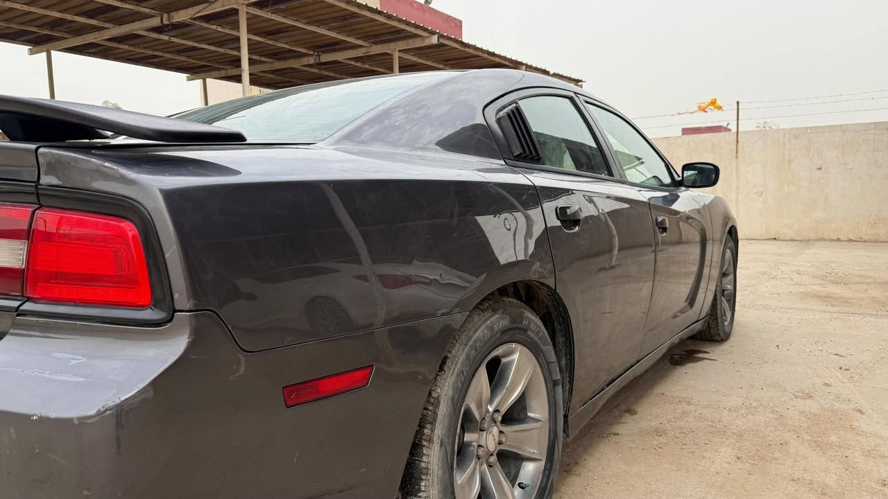 جارجر موديل 2013 مكينه وكير وتبريد خير من الله تحول مباشر باسمي بغداد ورد أمريكي حادث جاملغ اليسار والبنيد تبديل من أمريكا وهنا بيها جاملغ اليمين وباب اليمين السائق صبغ بالعراق  حجم المحرك 3600  مكان السياره بابل شارع 60 سعر125ققل  
***********
