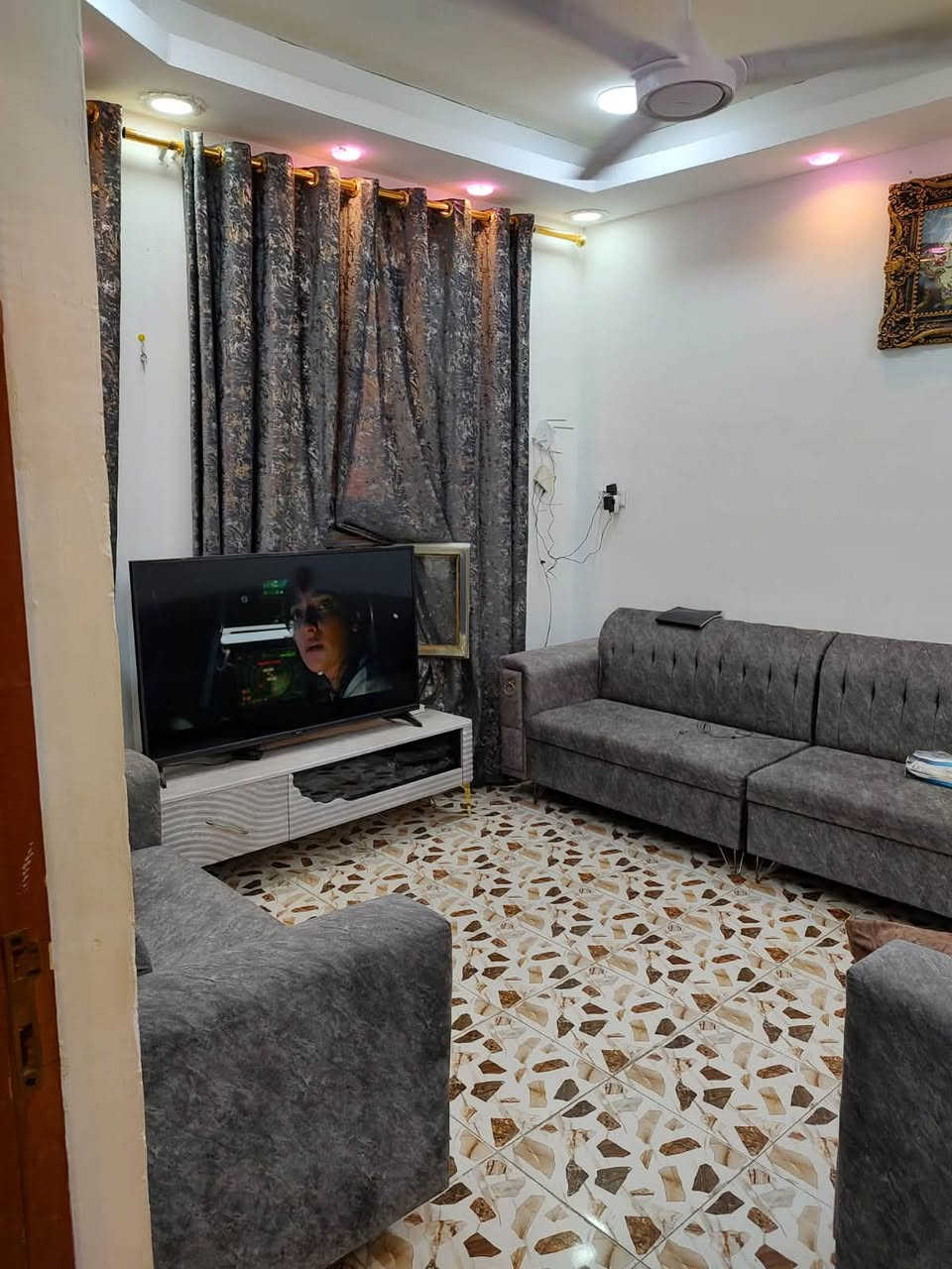 بيت 🏠 مساحة 60م طابق ونص
2غرف +صحيات 2 

مطبخ ستقبال. 

طابو زرعي سند 25✅ 

تنازل شركة + قرار محكمه 

📍البوعيثة مجمع العدل 

***********
