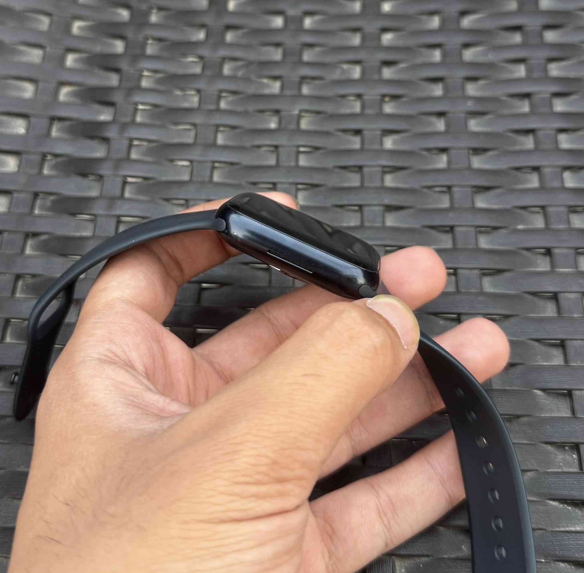 ساعة ابل الجيل 9 GPS
قياس 45mm 
بطاريه 100%
نضافه 95%
مع شاحنه اصليه مالت الساعه 
بدون ملحقات فقط الساعه وكيبل الشحن
السعر 270 وبيها مجال

*********** 
مكاني بغداد
