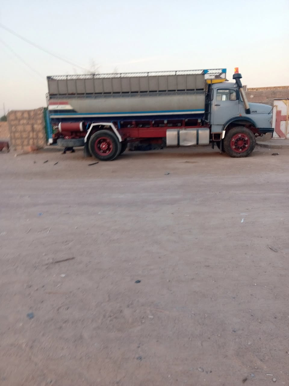 للبيع اقجم مديل ٨٣ محرك سوبر كير ١٣٠ شاصي خام تخم تاير رقم نكليزي بسمي سياره جاهزه مكاني نجف الاستفسار على هاذا الرقم ***********
