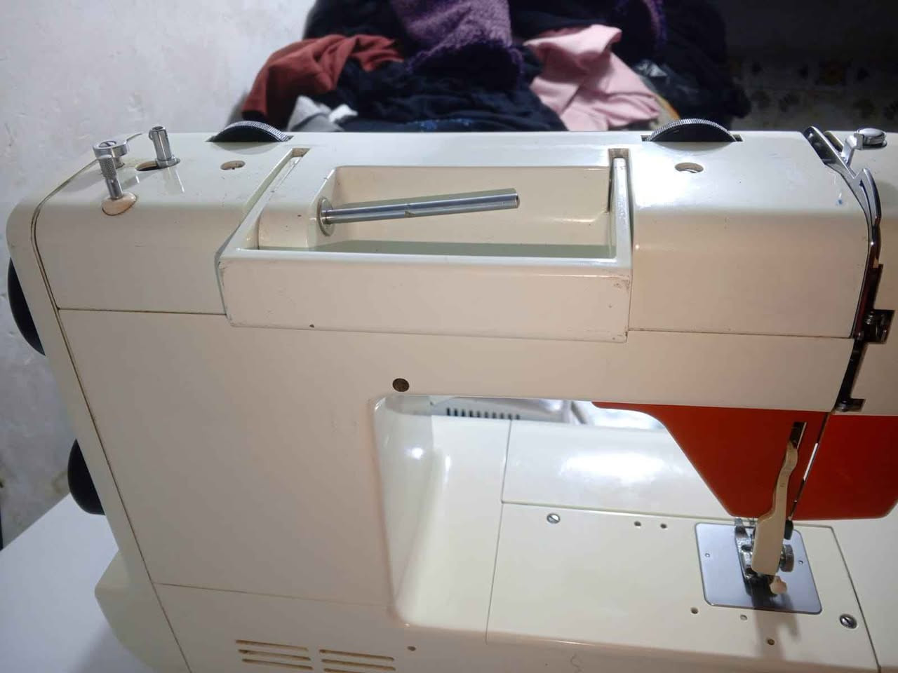 مكينه خياطه ياباني برذر كومبال ١٢ نقشه كلهن شغالات نضام تشغيل دواسه مكينه شرط بعدهي بكارتونه زلغ مابيه مكينه نضيفه وخياطه نضيف وكل نقشات تشتغل خياط وتطريز ونقشاته سعر ٧٥ الف وبيه مجال *********** للإستفسار ناصرية, ذي قار
