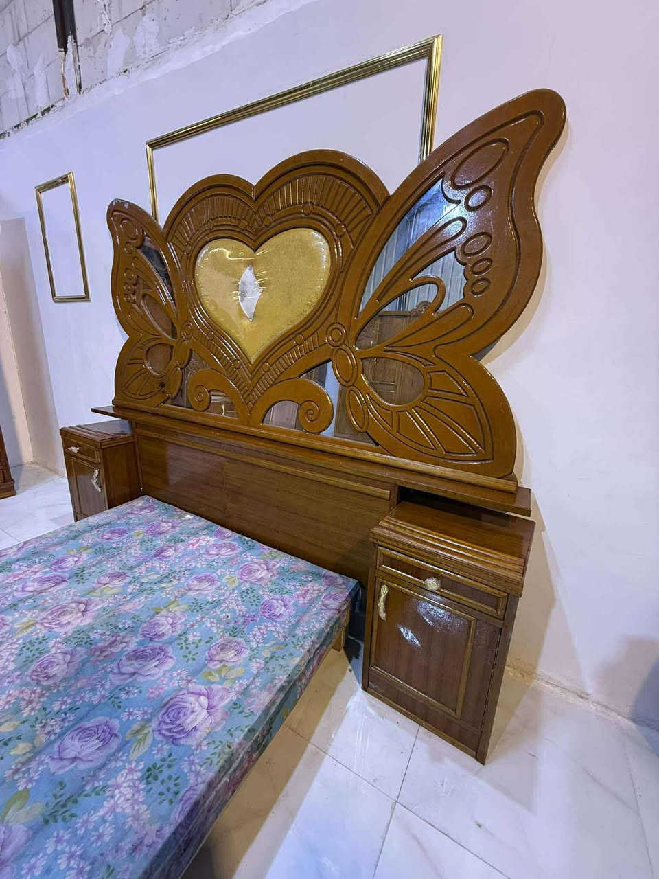 غرفه صاج عراقيه للبيع فووووووول نضافه 5ابواب ملحق جننن نازكه ويا التوصيل والشد واصل  ب750🦋🔥***********
