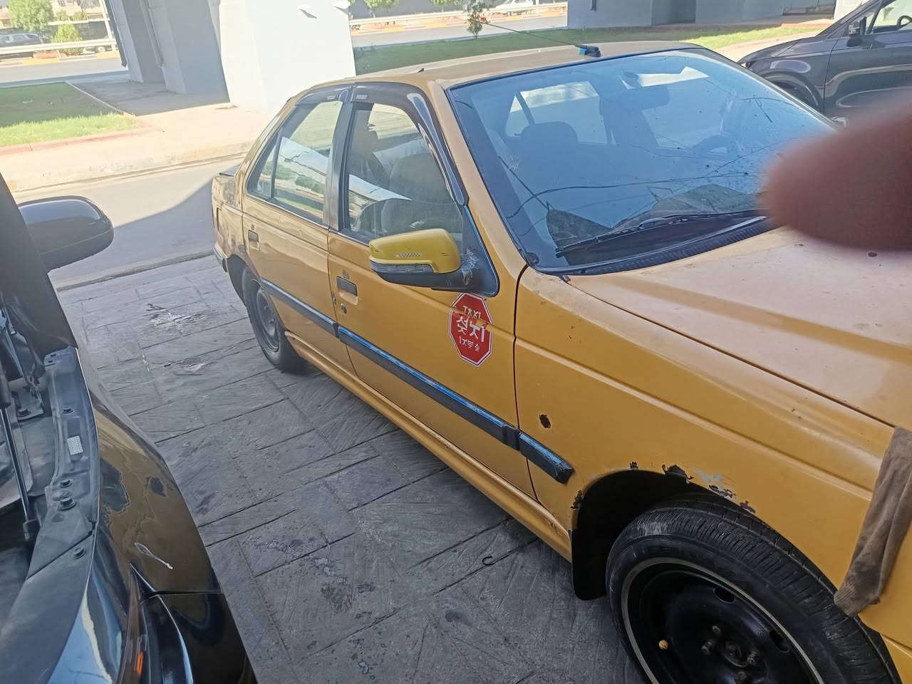 سياره بيجو بارص للبيع السعر 30وبيها مجال بسيط بغداد بياع كير محرك خير من الله التواصل ***********
