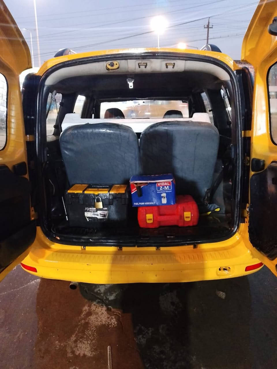 السلام عليكم اخوان سياره للبيع رينو 2012 صفره سبعه راكب رقم بغداد سياره نضيفه تحويل جاهزه صفحه اليسره جاملغ خلفي ضربه خفيفه سياره جاهزه بس تبريد عاطل العنوان بغداد المشتل وات ساب ورقم
***********
