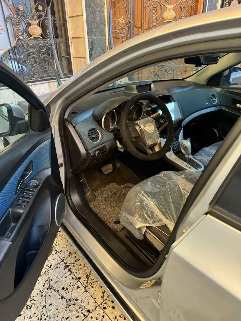 السلام عليكم شباب كروز للبيع موديل 13 سياره خليجيه بيها ٣ قطع صبغ بدون ضربه جراد وانصبغت سياره مكينه وكير جديده تايرات جديده سياره امانه نظيف كلش السعره 82 وبيها مجال بسيط رقمه بغداد جديد بااسمنه لاستفسار لاتصال برقم ***********
