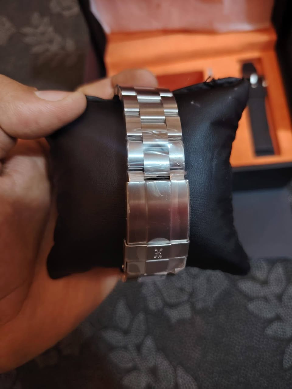 براند اج ماير جديد لوك شمع  فقط البيم بسير ضايع ولباقي مكفول 
ابيع ع هل وضعيه 530$ 
ملقبه بكاسر  الأمواج  رجالي حجمmm 47 
اوتماتك سويسري اصلي.
سعر الساعة في الشركة 2210 دولار 
/// ملاحضه/ شرط مكفول وكله ابلادي لا مصلح ولا اي شي 
اصدارة محدود 2999 قطعة بـــالعام.
مقاومة للماء 200 وحدة ضغط جوي (2000متر /6600قدم) 
يوجد توصيل الئ جميع محافظة العراق   تفاصيل اكثر خاص مكاني كربلاء


**إذا كنت صاحب هذا الإعلان وتريد حذفه لأي سبب، رجاءا أرسل رسالة إلى الدعم الفني**