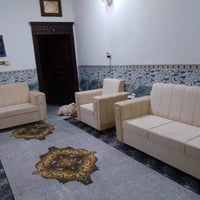 تخم • ١٠ مقاعد • بي مجال
