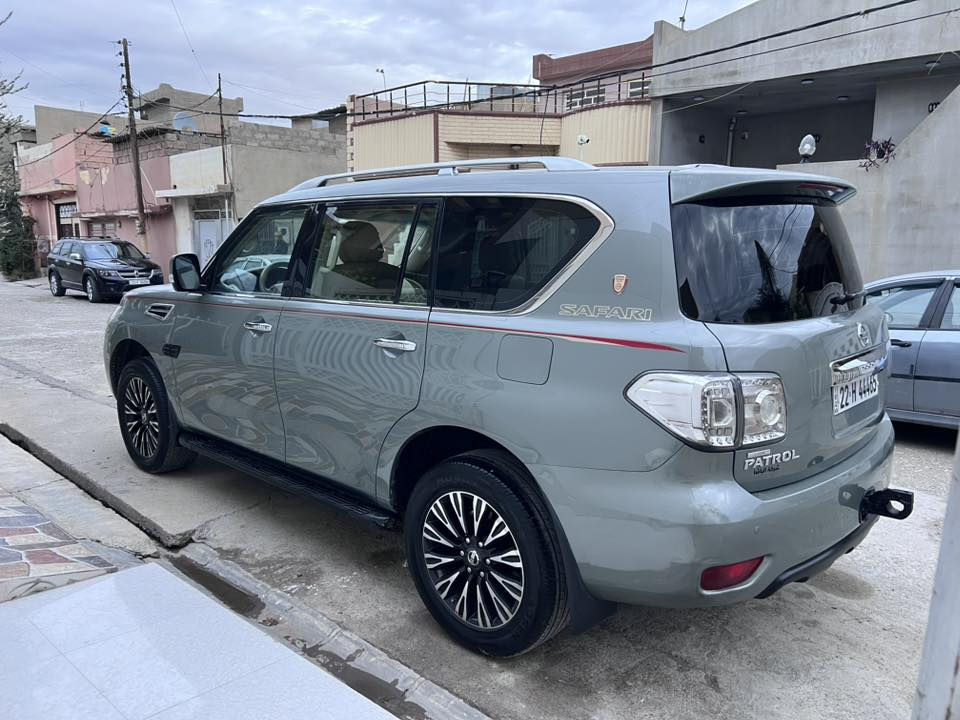 بترول خليجي 2012
لون راقي الأخضر زيتونى
محرك مرغوب  SE
بدون صبغ وحادث كلين تايتل
كير ومحرك بشرط ما مفتوح
رقم وسنويه جديد وبأسمى 
سعر ٢٤٥
***********
***********
