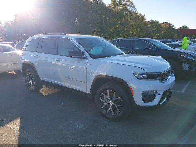 لاصحاب كتب الشهداء 
▪️نوع السيارة :  جيب كراند شيروكي لمتيد 
▪️الموديل : 2025
▪️تاريخ المزاد : الخميس  2026/3/12
▪️ عداد المسافة :  5.633  mi
▪️السعر : حسب المزاد 
▪️حجم المحرك:  3.6     6 سلندر  
▪️تاريخ الوصول : من 45 - 70 يوم 
▪️نوع الحادث:حسب الصور المرفقة والتقرير
▪️اوقات العمل في الشركة تبدأ من الساعة 10صباحاً 
        ولغاية ال12ليلاً  
▪️العنوان 🏦 بغداد البنوك شارع المشاتل بالقرب 
        من جسر البنوك 
▪️للاستفسار يرجى ارسال رسالة الى الصفحة 
▪️او الاتصال على الارقام التالية :
***********      مصطفى
***********     وسام
 #سيارات_أمريكية #الجميع #خاصة #الشحن
