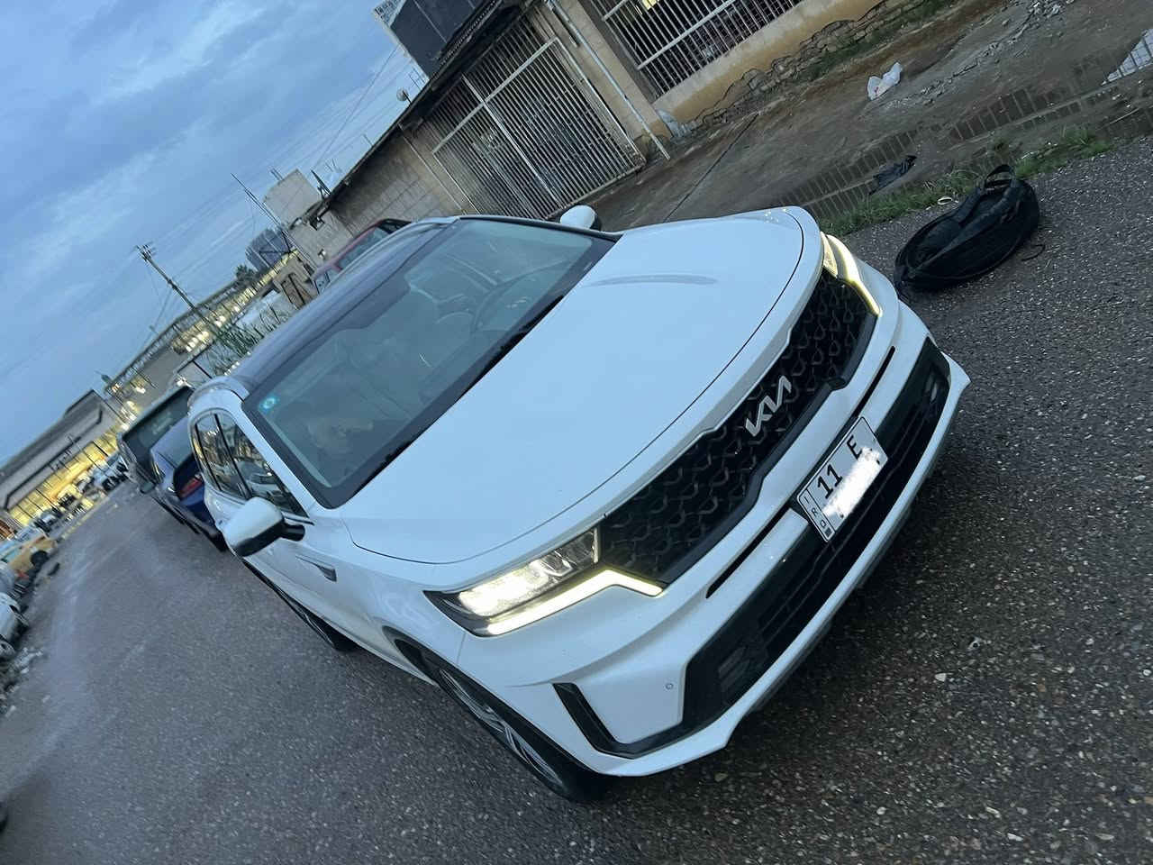 كيا سورنتو خليجي 
رقم بغداد الماني بسمي 
موديل ٢٠٢٢
لون ابيض 
٦ سلندر ٧ راكب 
فوووووول مواصفات ١/١
بصمتين: تشغيل وتقفيل 
بنورمااااا طكتين جام 
هند بريك بصمة 
تشغيل عن بعد 
اوتو هولد توقف ذاتي 
مانع انزلاق وانحدار 
نظام ايكو وسبورت
كير ماوس ٨ نمرة
كشنات جلد اصلي 
كشنات ٢ كهرباء 
كامرة دوارة اصلية 
اضواء ترحيب بليدات 
علامة سورنتو بلدوسة 
شاشة كبيرة اندرويد 
مري شفط مع القفل 
حساس امامي وخلفي 
تحكم استيرن فول 
حاكية : ابلوتوث: اوكس 
جي : بي: اس خرائط طرق 
كيجات السرعة زئبقية 
شاشة الدشبول الكترونية 
تبريد ابيانو لمس 
تبريد ٣ قطع ثلج 
اشاير بلمري 
يدات نيكل اصلي 
لد امامي وخلفي 
لايت زنون اصلي 
لايت اسود ٥ عدسات 
ويل اكروم ١٩
تخم تاير جديد لك 
ماشية ٧٠ وفوك
كير ومكينة وصدر وحدادية وتبريد كفالة عامة 
بدون ضربة وتبديل واشخوط وبارد وصبغ عدى شبرين بنهايتة الجاملغ الخلفي سيارة نظيفة وجاهزة من كلشي 
ممفتوح بية برغي 
الرقم الدولي الجديد/ هزة جديدة/ سنوية جديدة 
كتلوكات الشركة موجودات/ البصمة الثانية ممستخدمة 
السعر ٢٥٨$نهايتة
***********
