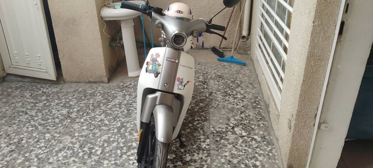 سلام عليكم عندي هوندا ليثيوم راقيه جدا موتجاريه سرعته قصوى 40 بس بلشاشه تقره25  الحقيقي 40 تمشيك مسافات طويله نضيفه حيل ومرتبهه وصارف عليهه هواي صيانه كلشي جاهزه شركه يابانيه الأصل 30 امبير 48 فولت مكتوب 65 كيلو كتلوك كلش نضيفه ملاحضات بسيطه جدا نضافه 95 100 💯 مراوس ترهم سعر 650 ***********
