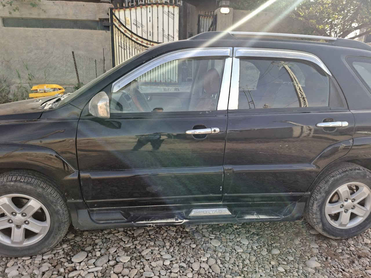 سبورتج 2009
وارد أمريكي 
مصبوغ حزام 
كهربائيات كلها كاملة 
شاشة وكامرة فول HD
محرك :2000 مرغوب 
رقم بغداد جديد 
السعر ؛98$ وبيها مجال للشراي 
الرقم :***********
