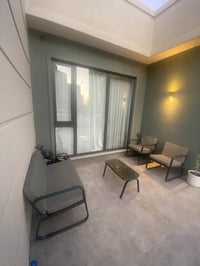 طاولة حوش • كراسي • بلا عيب