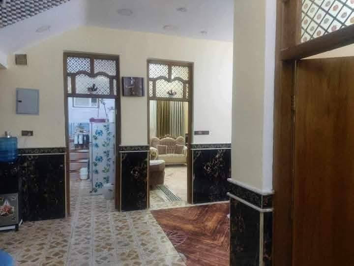 ياالله
سلام عليكم
الدار البيع طابو صرف مساحه ((١٦٥ )) متر
حي فنانين عل سايدين طابق ونص 
يحتوي على استقبال وصاله ومطبخ وغرفتين نوم 
وصحيات داخليه واخارجيه
سعر 100وبي مجال
***********
*********** 
اخوكم ابو عراق الحلفي.... عمارة, ميسان
