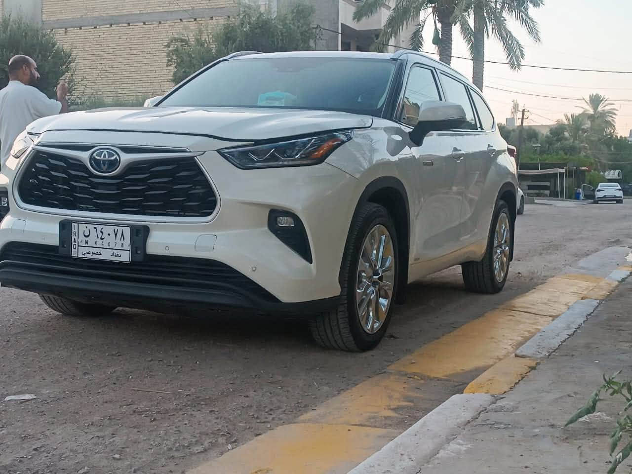 🚘 للبيع | تويوتا هايلندر هايبرد Limited موديل 2020
🚘 للبيع | تويوتا هايلندر هايبرد Limited موديل 2020

✅ المواصفات:

- موديل: 2020
- فئة: Limited
- محرك: 2500 سي سي هايبرد
- عدد الركاب: 7
- رقم بغداد
- المسافة المقطوعة: 100,000 كم

المميزات:
✔️ شاشة كبيرة
✔️ كاميرا
✔️ تشغيل بالبصمة
✔️ بصمة في الأبواب الأربعة
✔️ دخول ذكي (Smart Entry)
✔️ رادار أمامي
✔️ رادار خلفي
✔️ حساسات/رادار جانبي
✔️ نظام النقطة العمياء (Blind Spot Monitor)
✔️ مقاعد جلد
✔️ تدفئة للمقاعد
✔️ مقاعد أمامية كهربائية مع تحكم كامل
✔️ ثلاث مناطق للتحكم بالمكيف (Dual/Triple Zone Climate Control)
✔️ 6 منافذ USB للشحن
✔️ شاحن لاسلكي للهاتف
✔️ باب صندوق خلفي كهربائي
✔️ أوضاع قيادة: Eco – Normal – Sport
✔️ نظام المساعدة على نزول المنحدرات
✔️ فتحات تكييف للمقاعد الخلفية

✅ السيارة نظيفة جداً وبحالة ممتازة وجاهزة للاستخدام.

📍 مكان السيارة: بغداد – الغزالية

السعر : 26$

📞 للاستفسار:
*********** اتصال فقط مابي واتساب
