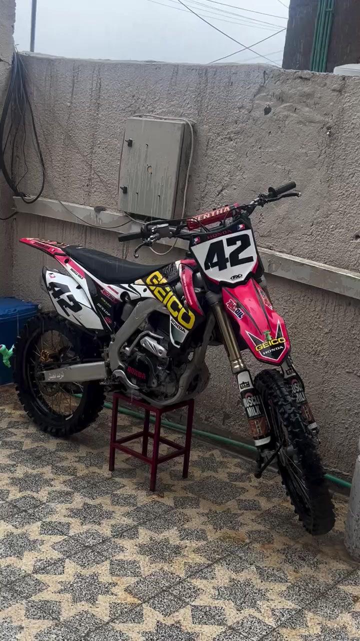 سلام عليكم وينهم جنايت الياباني قفاز هوندا ياباني ابن ياباني crf250cc مديل حديث 17 نوزل دبل صالنصه المرغوب الدراجه تخبل شلعه ومعدل حلو والدراجه كفاله عامه من كلشي ومابيها نقص برغي 
السعر 32 وبيها مجال 
العنوان بصره 
الرقم ***********
