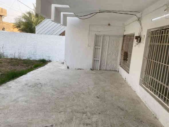 دار سكنيه للايجار
دار سكن داموك الضباط قرب ساحه الفريق عبد الرحمن ابو رغيف شارع عريض ومساحه 250متر مربع طابقين  مع حديقه وكراج كبيرين غرفه نوم وهول ومطبخ وصحيات مع غرفه بالطابق العلوي البناء قديم ولكنه بحاله ممتازه والماء والمجاري والكهرباء كامله وشغاله تماما
السعر  350الف دينار 
مرفق صور
مكلف بالنشر للستفسار 
الاتصال بالهاتف 
 ‭0773 536 4443
