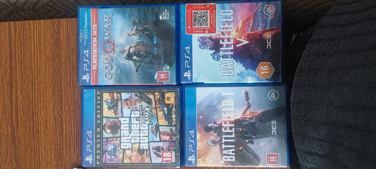 السلام عليكم(280 وبي مجال بسيط)
يوجد بلي 4 سلم 500مهكر 12.52+ هارد خارجي 500(14 لعبة قوية) + قرصين باتلفيلد 1وv(شبه جديد) + العاب كلهم قويات من راغناروغ وفالاهالا ولاست ال2 وبيس  مكاني ناصرية مركز توصيل موجود ***********
