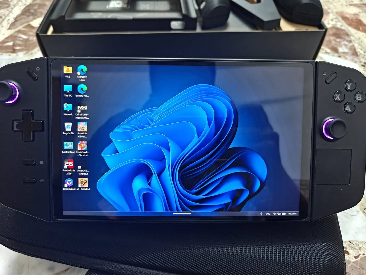 السلام عليكم، جهاز لينوفو ليجن كو (Lenovo Legion Go) نسخة الـ 1 تيرا، الجهاز نظيف جداً

مسويله مود بطارية ومشدودله بطارية سعة 81wh، يعني شحن يمشيك فترة أطول من نسخة الشركة العادية، وعمر البطارية 100% وعدد دورات الشحن 21، وحتى الكيم باس ال3 اشهر موجود وياه ما مفعل تكدر تفعله

الملحقات الي وية الجهاز

الجهاز يجي وياه كامل غراضه الأصلية الكارتونة مالته، الشاحنة الأصلية، الجنطة الي تجي وياه من الشركة

الملحقات الإضافية

كفر حماية (Protective case)، ومسكة إضافية (Grip).

مسكات لليد (Comfort Grips) 

 لاصق الشاشة من شركة JSAUX

مثبت عليه سبع العاب مكركة

Call of Duty - Modern Warfare 2019

Crash Bandicoot 4 

Ghost of Tsushima

Reanimal

Uncharted Legacy of Thieves Collection

SP Football Life 2026

سعر الجهاز 875 الف.


**إذا كنت صاحب هذا الإعلان وتريد حذفه لأي سبب، رجاءا أرسل رسالة إلى الدعم الفني**