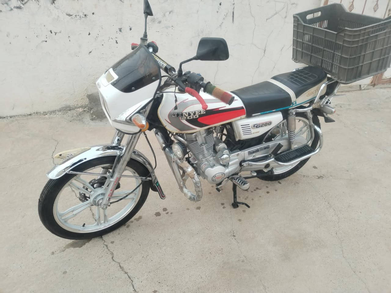 دراجه جني  محرك 200 
للبيع   
رقم الهاتف ‭0782 918 8832
السعر 650وبي مجال
