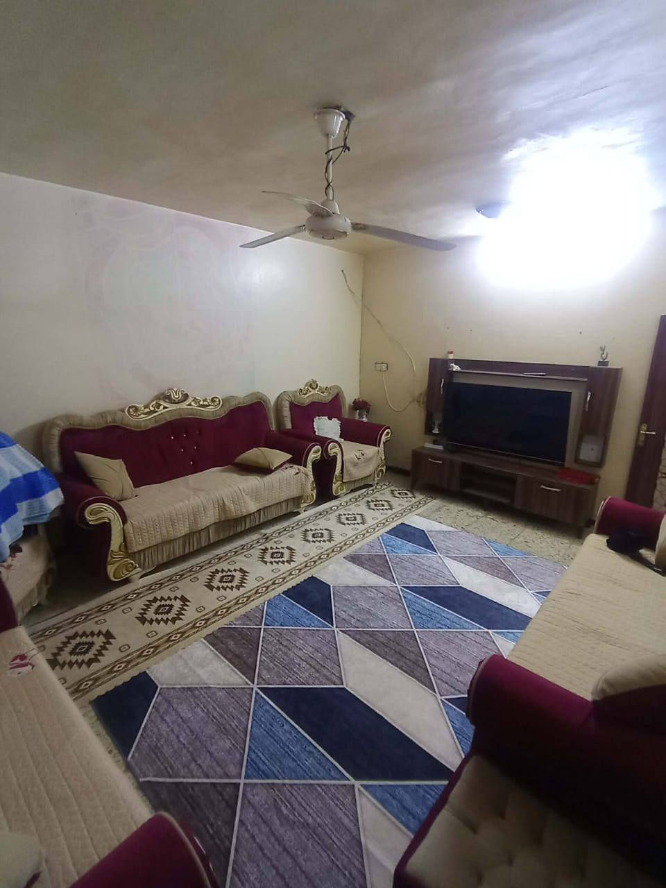 بيت  للبيع (مساحة 160متر) 
مشمول بالتطويب حسب قرار بلدية الحلة .. وسلمونه نسخة من السند الي على أساسه نقدم 
البيت ١٦٠ متر 

البيت يحتوي على غرفتين نوم وحدة فوك وحدة جوة وصالة ومطبخ وصحيات وممر ورة البيت و
حديقة كبيرة وكراج سيارة 
..... 
العنوان / ابو خستاوي / شارع منصور السماك / نهاية الشارع عاليمين
....
السعر 33 
وبي مجال بسيط 
......
للاستفسار مراسلة الصفحة أو الاتصال على الرقم👇
......
                                  ***********
